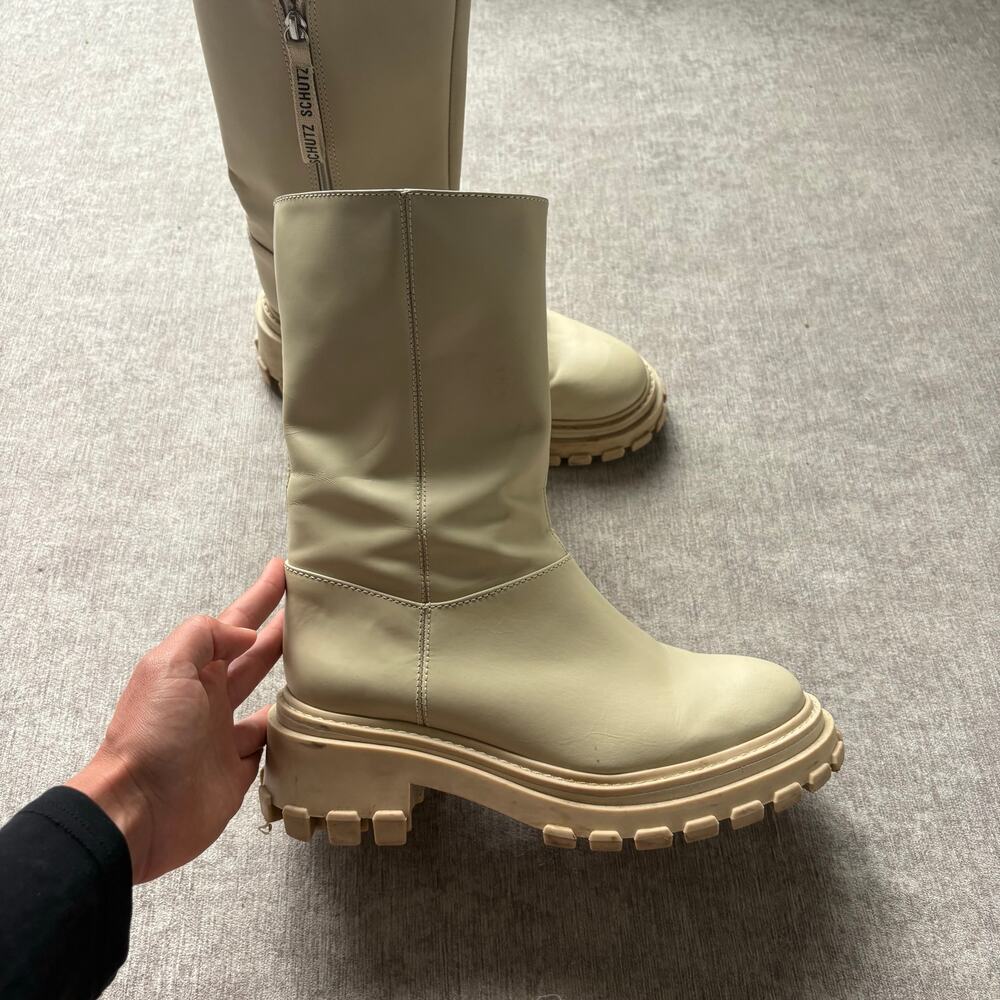 Chunky Cream Mid-Calf Women's Boots
